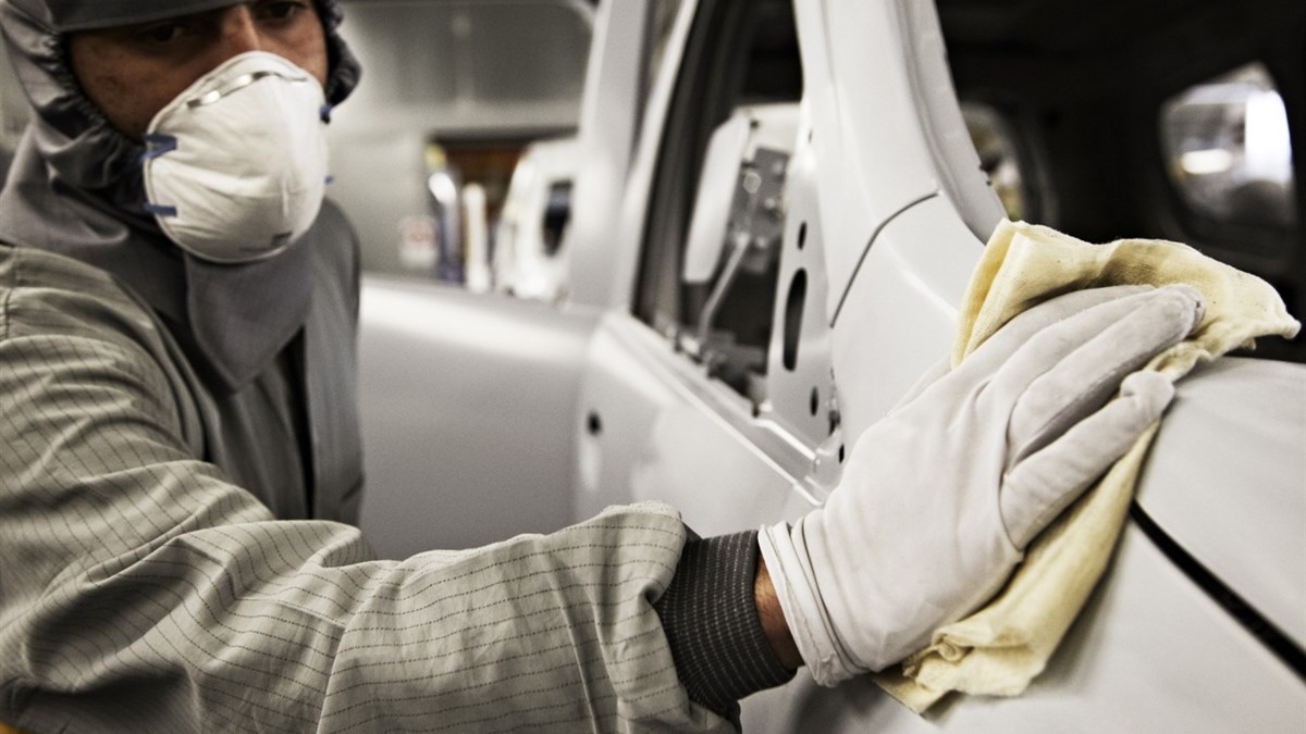 Renault technician working, quality parameters